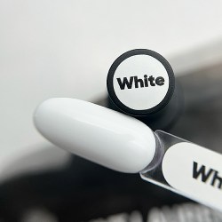 White_002